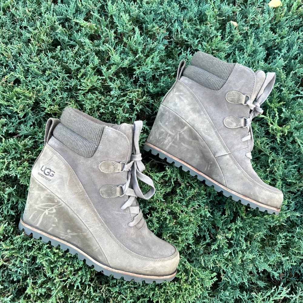 UGG Kriston Mole Women's Waterproof ‎ Wedge Boots Size 9 Taupe Booties